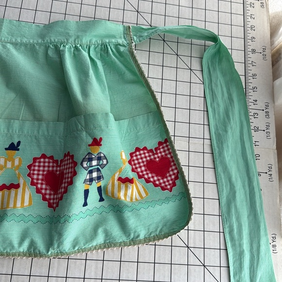 Vintage 1950s Novelty Apron – Mint Green with Gingham Hearts & Folk Dancers - Picture 8 of 15